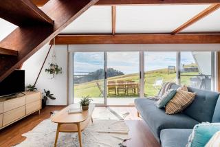 A Frame - 3 bedroom beachfront home - Scotts Head - 7
