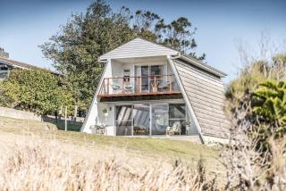 A Frame - 3 bedroom beachfront home - Scotts Head - 8
