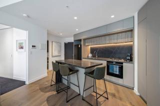 CBD, Stylish, Heated Pool, Gym, Sauna, Steam, BBQ - 5