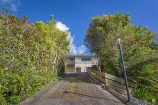 Spacious with fabulous views overlooking the city - Hamilton - 1