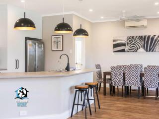 Renovated Beautiful Holiday Home with a Private Beach & Stunning Views! - Encounter Bay - 4