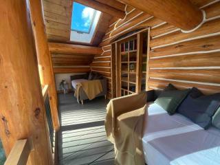 Golden Cabin - Hot Tub - Games Barn - Theatre - 2