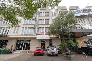 RedDoorz near Universitas Esa Unggul Bekasi Harapan Indah - Bekasi - 0