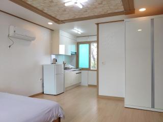Jeju Oreum Pension - 2