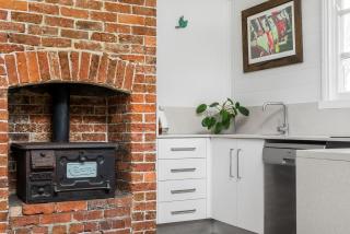 Gidgets House - renovated beach house with hot tub - 4