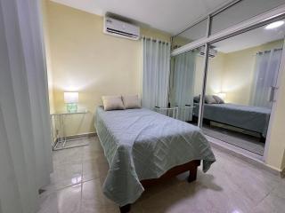 Home close to the beach, free wifi & parking, in quiet neighborhood equipped with ACs - Nagua - 2