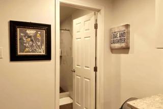 Modern Cozy Unit Near Geno's & Pat's - Philadelphia - 2
