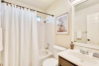 Charming and Comfort 3BR/2BA Retreat in Kyle - 3