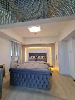 Family Room 1BR HUGE Balcony in Azure North - San Fernando - 0