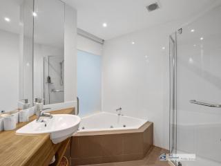 341 The Waves, Cowes - Cowes - 2