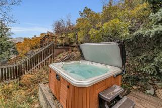 5BR with Hot Tub Minutes to Ski Resort! - 7