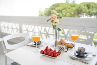 Modern 2 Bedroom Apartment, with Sea Views, in Playas del Duque - Puerto Banús - Marbella - 2