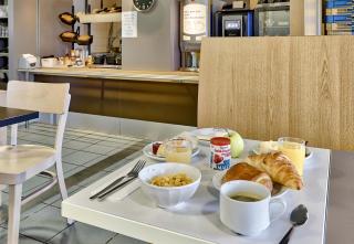 B&B HOTEL Clermont-Ferrand Le Brézet Aéroport - Clermont-Ferrand - 2