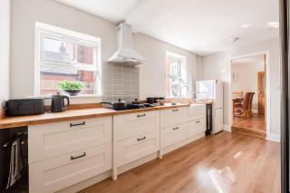 Newly Refurbished Three Bed House at Ipswich with Free Parking - 7
