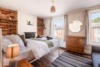 Newly Refurbished Three Bed House at Ipswich with Free Parking - 1