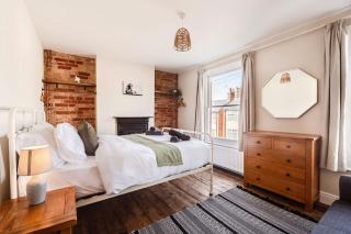 Newly Refurbished Three Bed House at Ipswich with Free Parking - 2