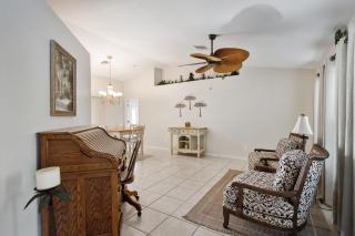 Cape Coral Comfort: Your 3BR Family Getaway! - 1