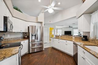 Cape Coral Comfort: Your 3BR Family Getaway! - Cape Coral - 8