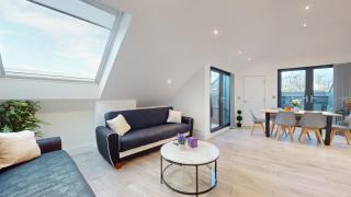 Penthouse Style Apartment - 8
