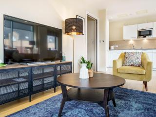 City Centre Incredible 2BR Corner Apt with Balcony - Pass the Keys - Belfast - 1