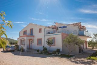 Gabi Rooms & Studio Apartment - Lozovac - 0