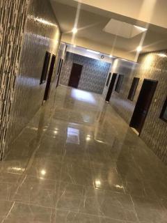 Spacious studio apartment in a modern high-security building with lift access Includes free parking in Muyenga kampala - Kampala - 2