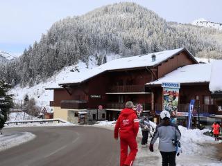 Appartement cosy pour 4-5 personnes, centre village, proche pistes, ascenseur, bien équipé - FR-1-342-163 - 3