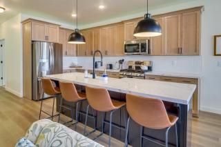 Modern Farmhouse in Herriman with Mountain Views! - 9