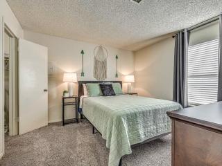 OU Sooner, Pool & Gym, BBQ, Netflix, 100mb Internet, LG Washer & Dryer, Close to OU! - Norman - 6
