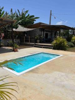 El Camper RV with pool. - 0