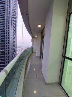Elegant Apartment w/ Iconic View - Dubái - 3