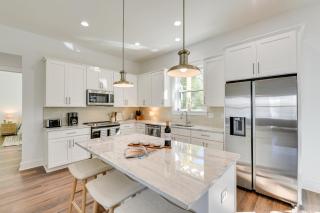 Florida Home - Grill and Pool Table, Walk to Beach - Destin - 4