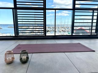 Stunning waterfront apartment - 1