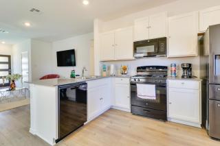 Hutto Getaway with Yard, 9 Mi to Lake Pflugerville! - 3