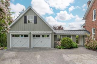 Lakeview Luxury Farmhouse Retreat - Hot Tub - Games Room - Cobourg - 1