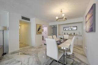 Beachfront Marco Island Condo w/ Pool Access! - 3