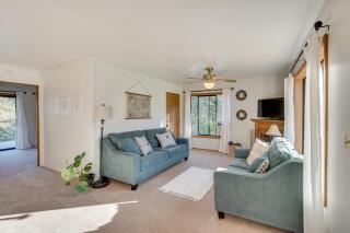 On-Site Winery and Tasting Room Oregon Bungalow! - 1