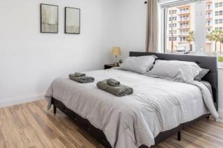 Seaside Escape Steps to Beach, Dining, Shopping and Las Olas! - Fort Lauderdale - 9