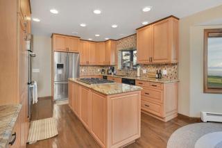 Kenai Vacation Rental with Volcano Views and Decks! - Kenai - 2