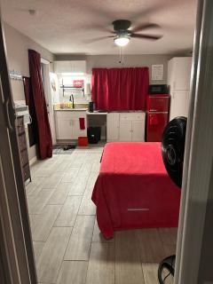 Units near USF - RubyRoom, RedRoom, Emerald Place - Tampa - 3