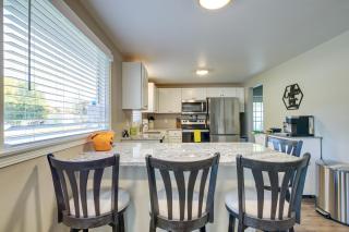 Green Bay Vacation Home Half Mi to Lambeau Field! - 9