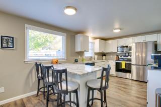 Green Bay Vacation Home Half Mi to Lambeau Field! - Green Bay - 3