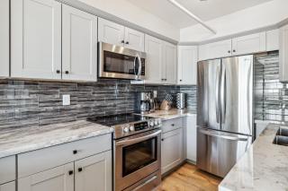 Mountain-View Deck Stylish Virginia City Apt! - Virginia City - 3