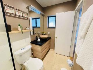 4 bedroom with pool, dock, canal. Bermuda's Secret - Fort Lauderdale - 1