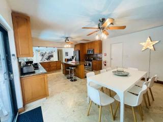 4 bedroom with pool, dock, canal. Bermuda's Secret - Fort Lauderdale - 2