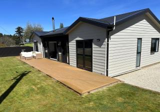 Naseby Modern Home - 1