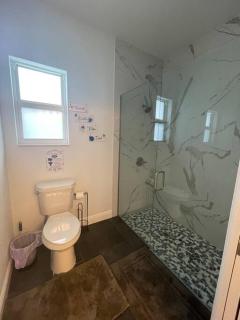 Brand New Lake View House - Self Check-In - 2