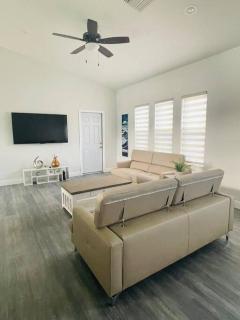 Brand New Lake View House - Self Check-In - 1