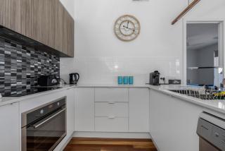 Ocean Breeze in Broadbeach - Linen, heated pool, Free EV Charger - Inverloch - 7