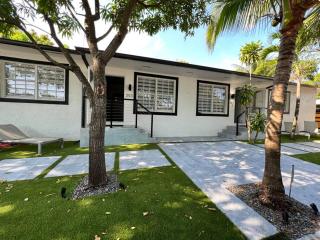 Stylish 3/2 centrally located! - Miami - 1